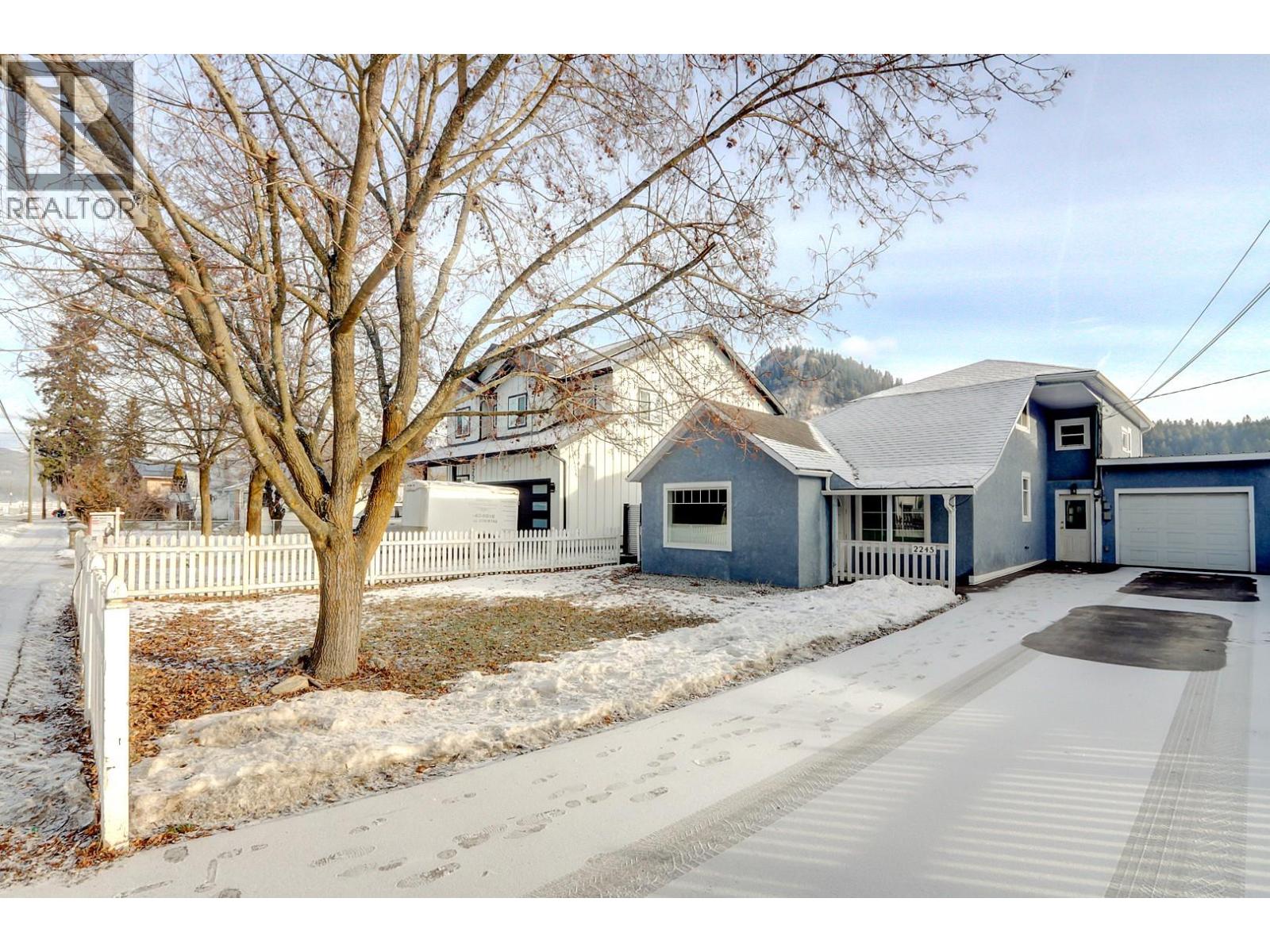 2245 Shuswap Avenue, Lumby