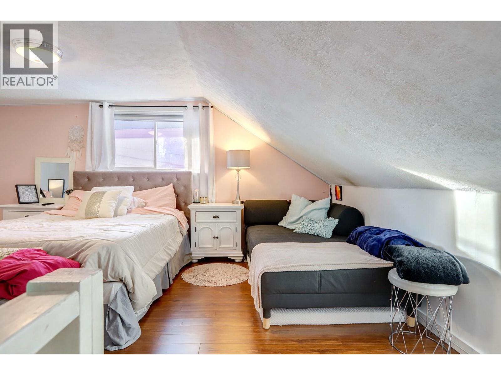 2245 Shuswap Avenue, Lumby