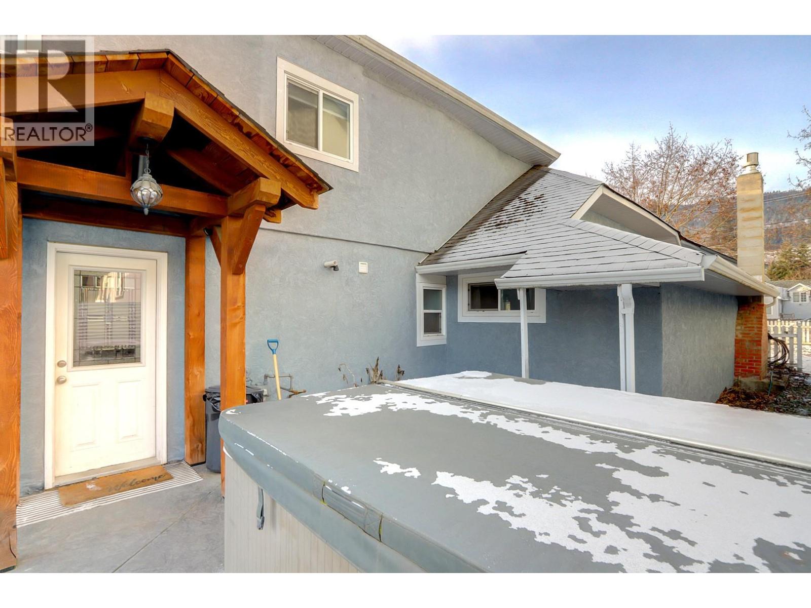 2245 Shuswap Avenue, Lumby