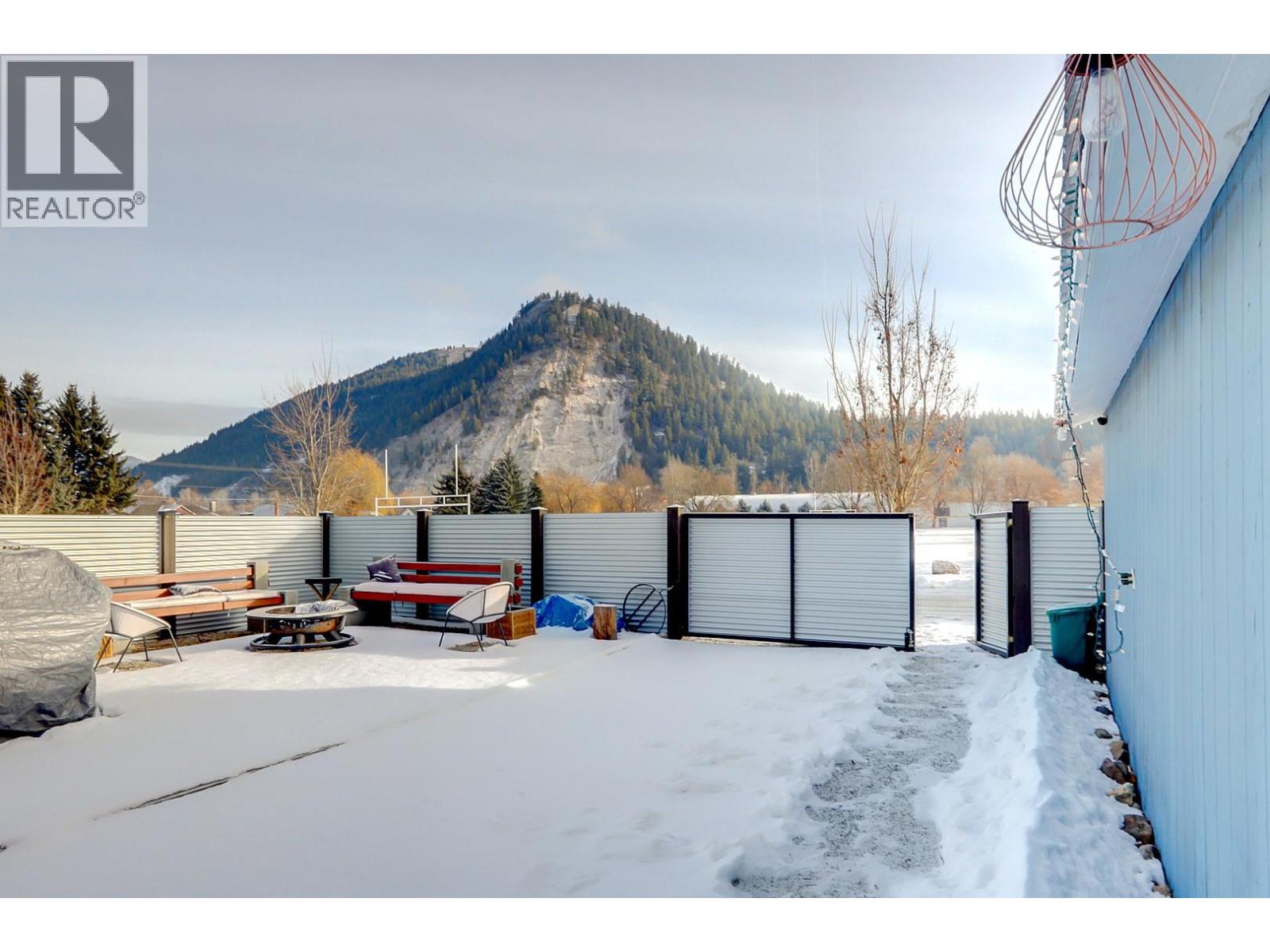 2245 Shuswap Avenue, Lumby