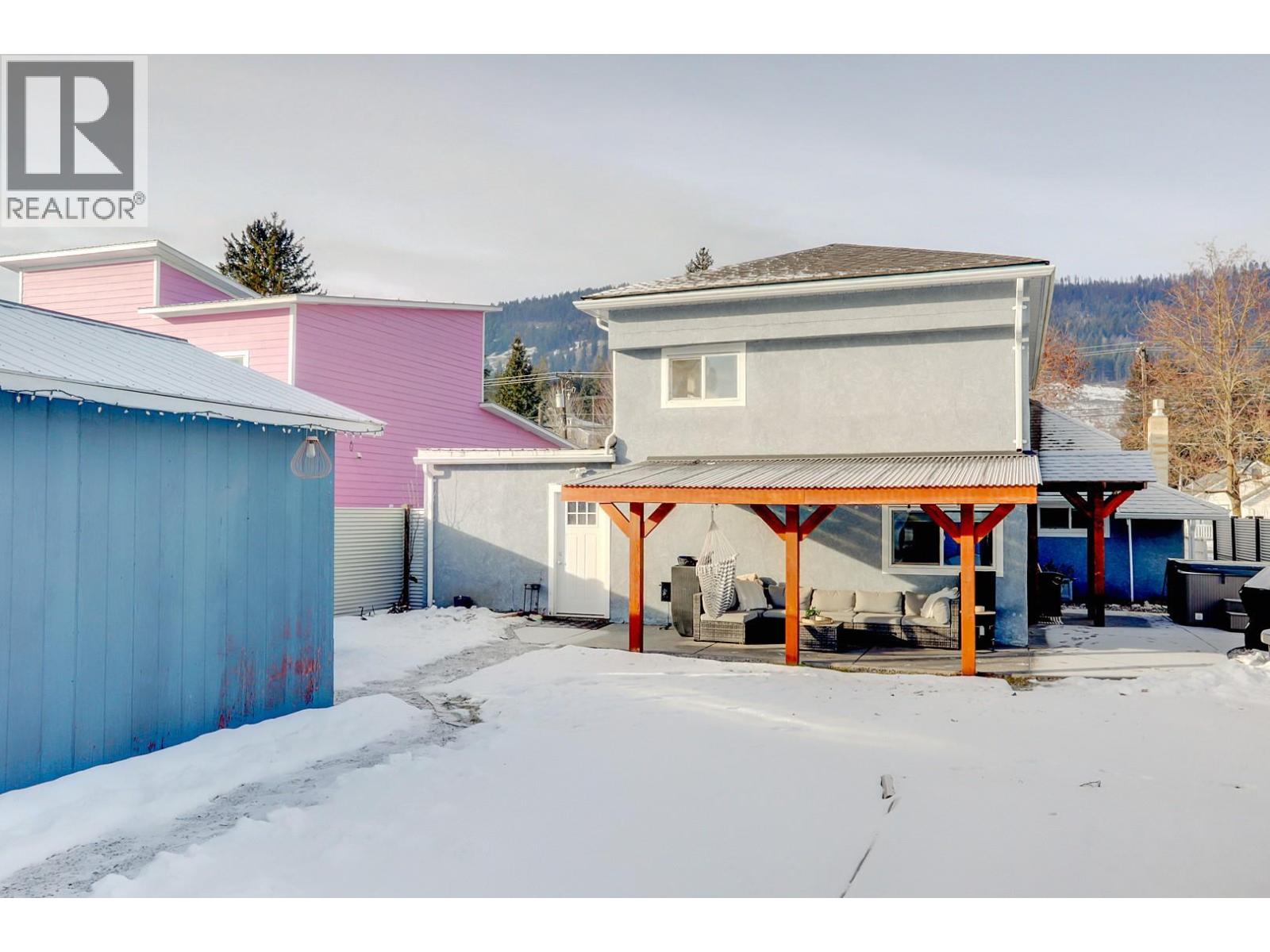 2245 Shuswap Avenue, Lumby