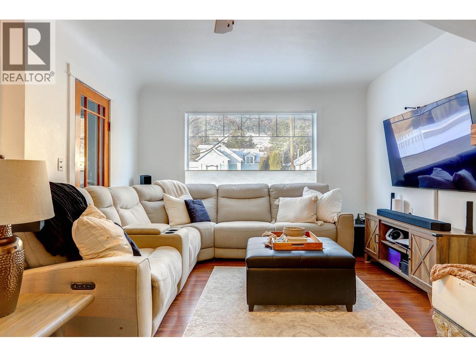 2245 Shuswap Avenue, Lumby