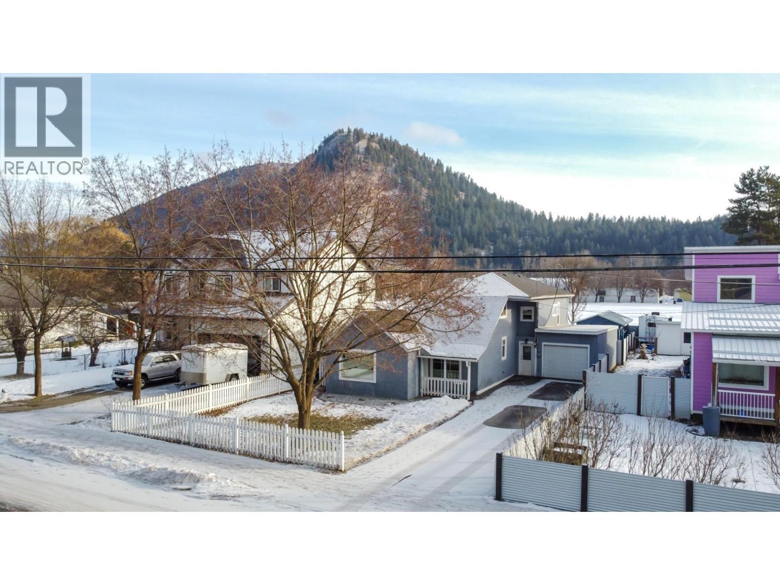 2245 Shuswap Avenue, Lumby