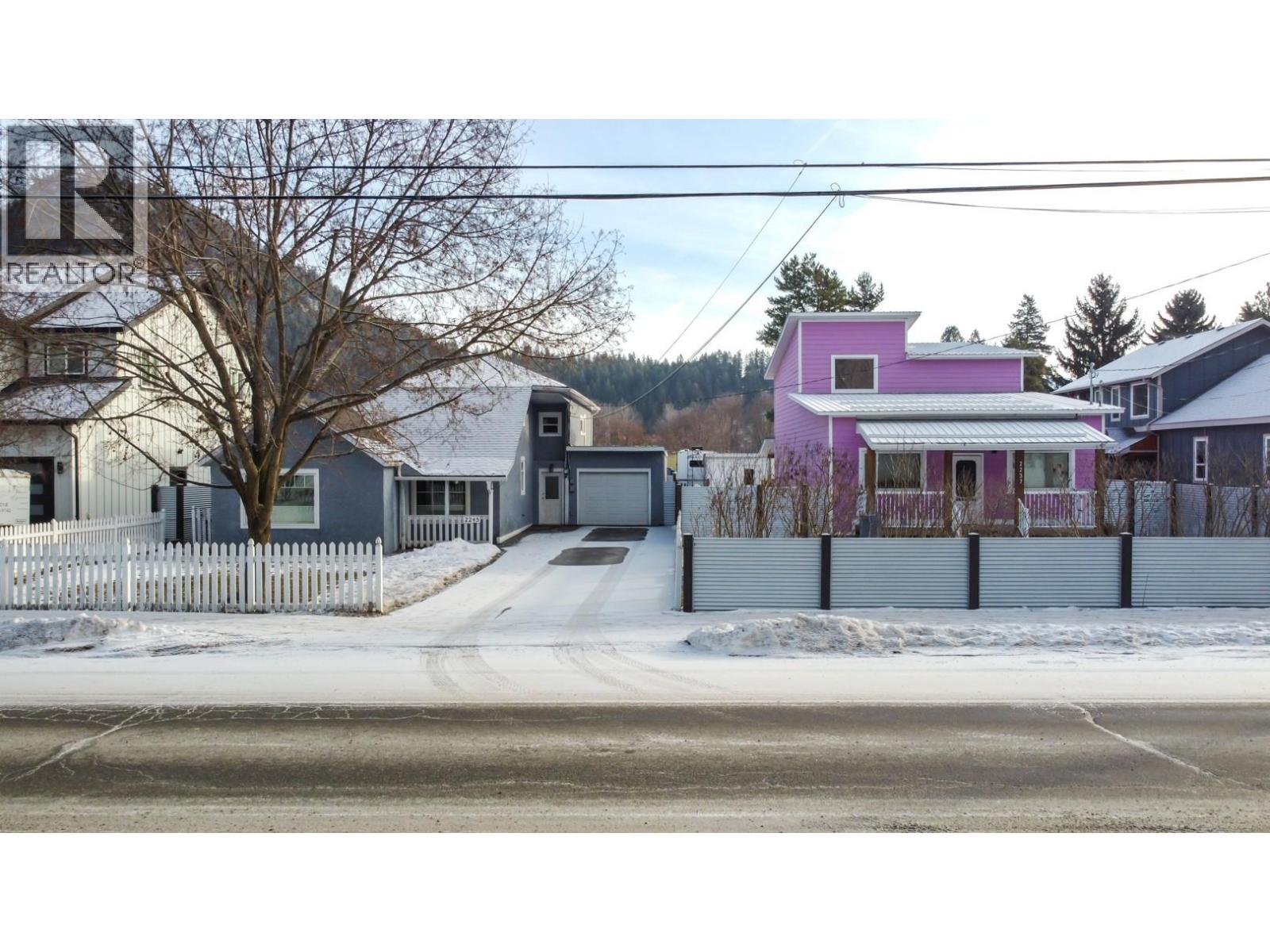 2245 Shuswap Avenue, Lumby