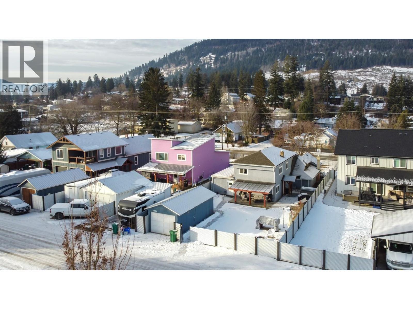 2245 Shuswap Avenue, Lumby