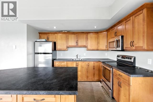 4377 Shuswap Road - 43