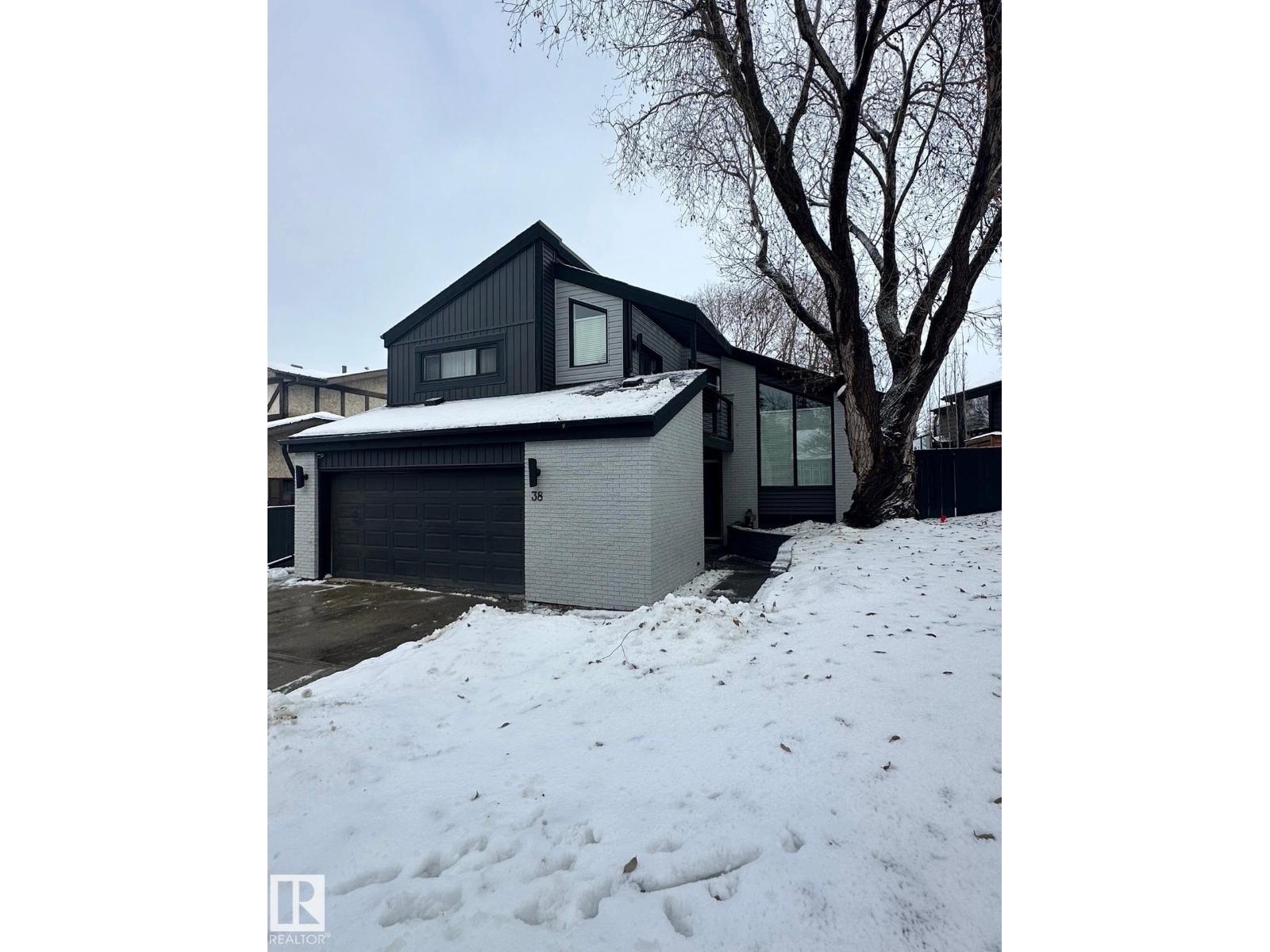 38 WOODCREST AV, St. Albert