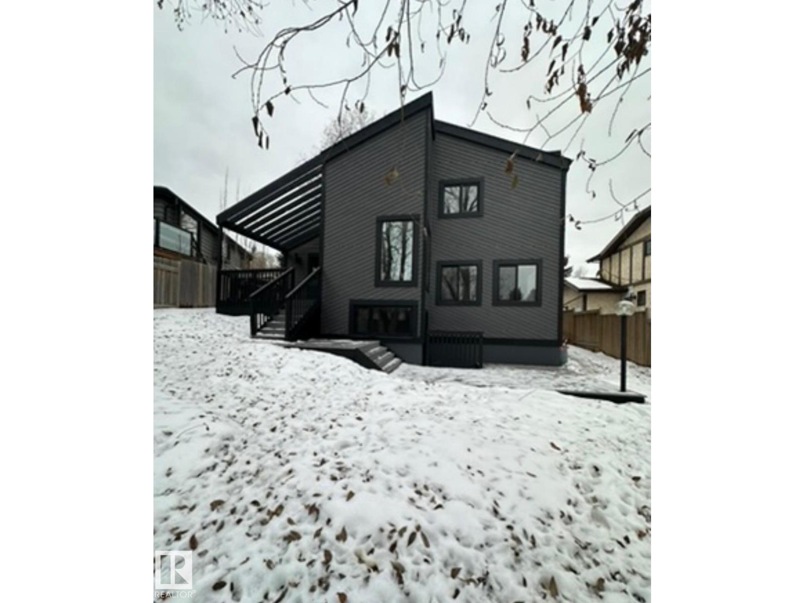 38 WOODCREST AV, St. Albert