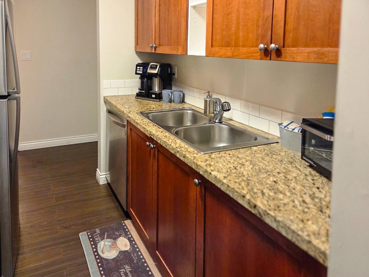 321 1850 E SOUTHMERE CRESCENT, Surrey