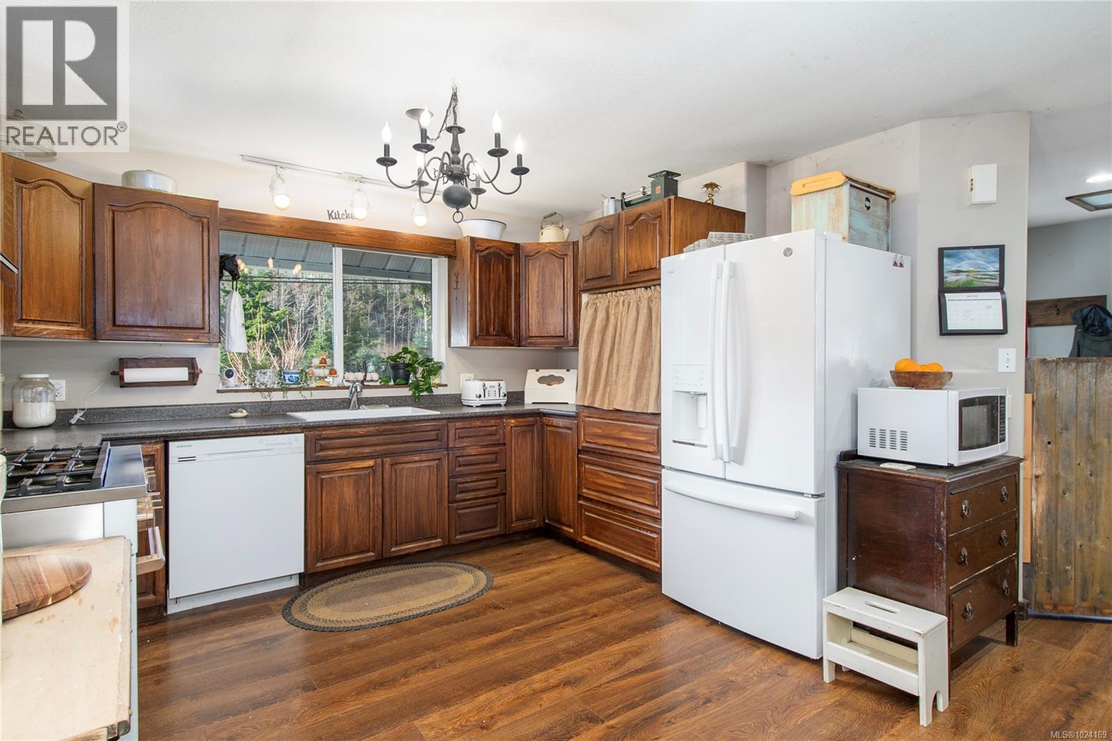 870 Sayward Rd, Sayward