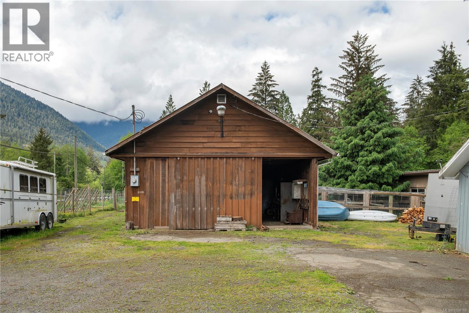 870 Sayward Rd, Sayward