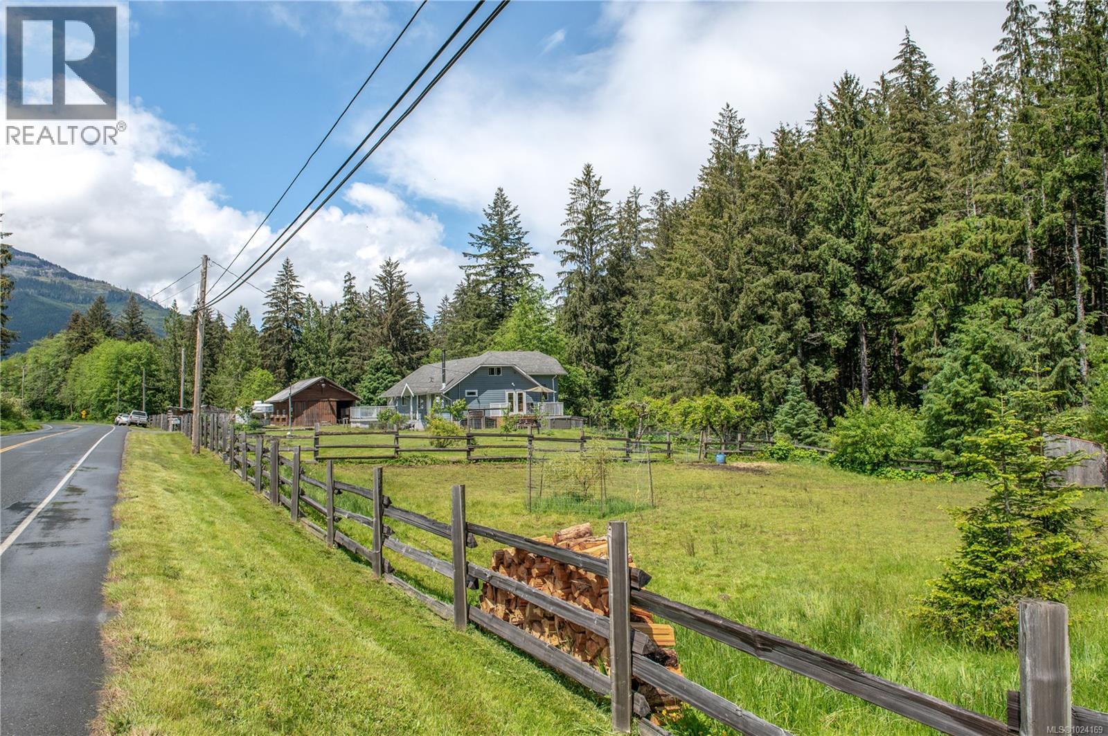 870 Sayward Rd, Sayward