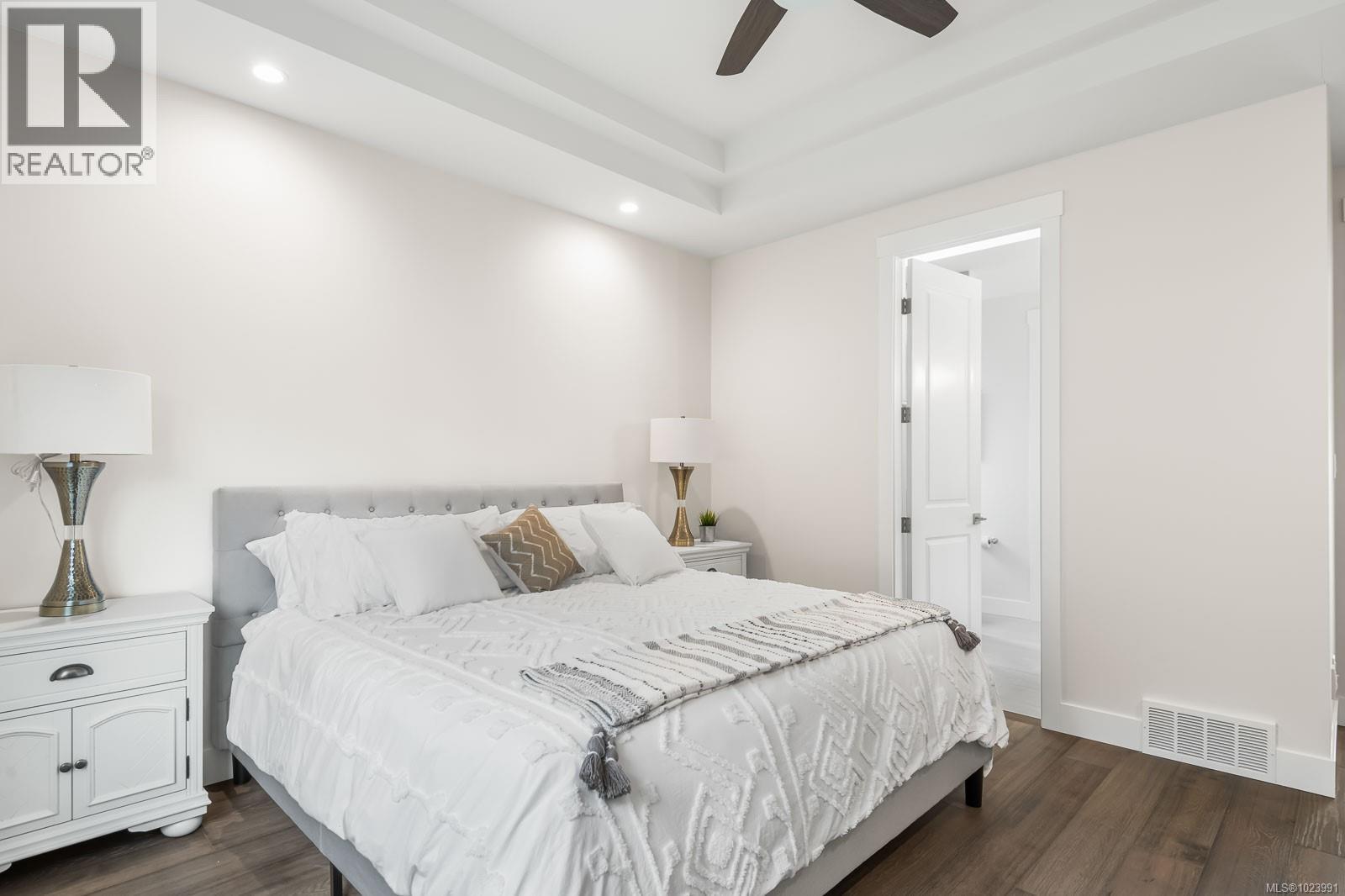 912 Ridgeline Blvd, Parksville