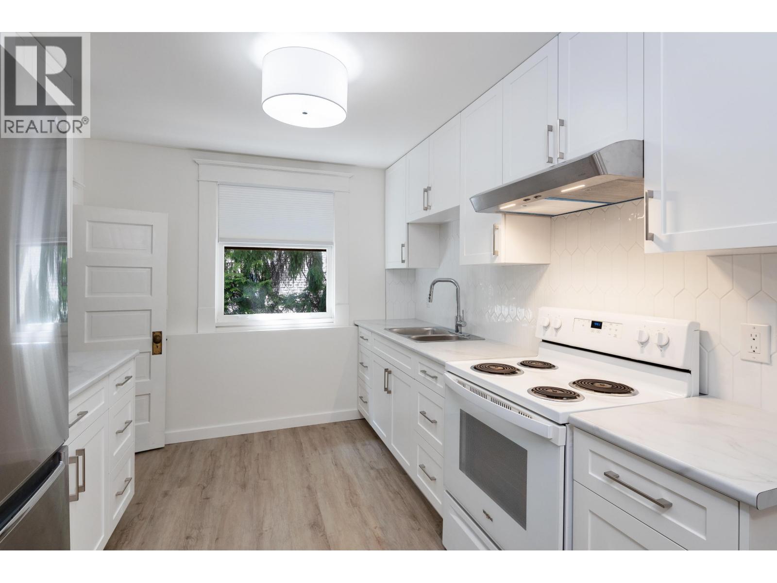 #2 (TOP FLOOR) 2176 W 13 AVENUE, Vancouver