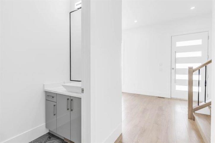 19415 70 AVENUE, Surrey