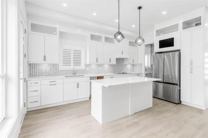 19415 70 AVENUE, Surrey