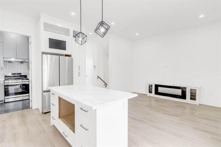 19415 70 AVENUE, Surrey