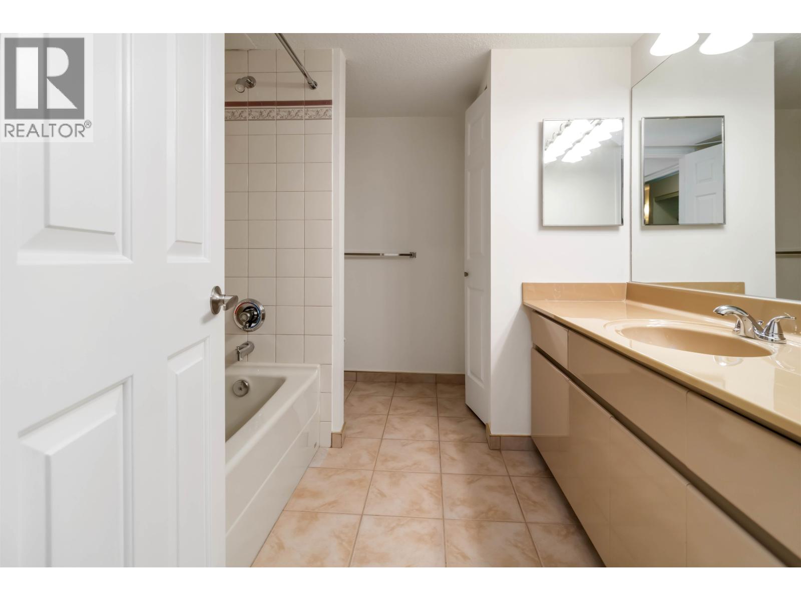 102 1230 QUAYSIDE DRIVE, New Westminster