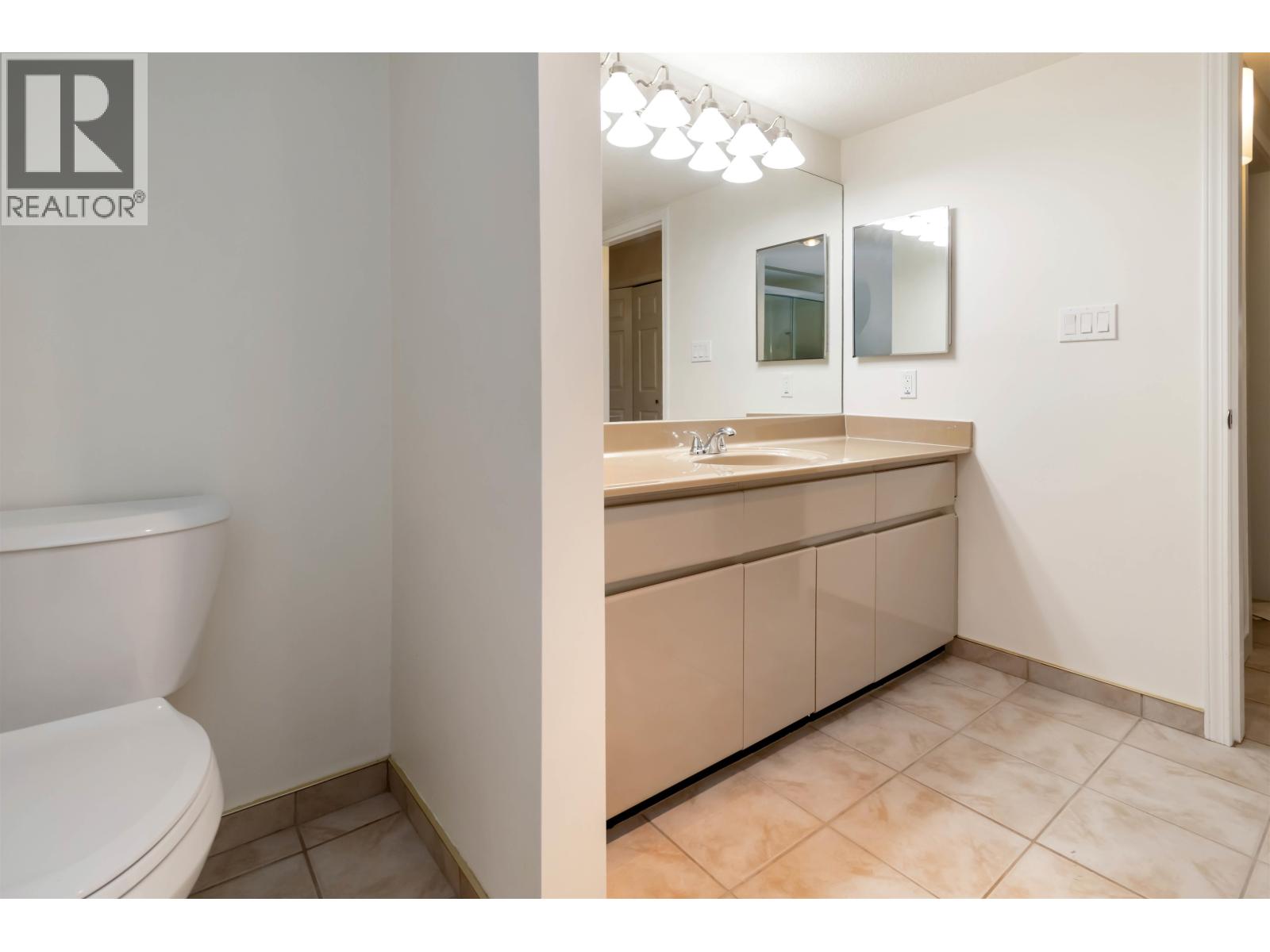 102 1230 QUAYSIDE DRIVE, New Westminster