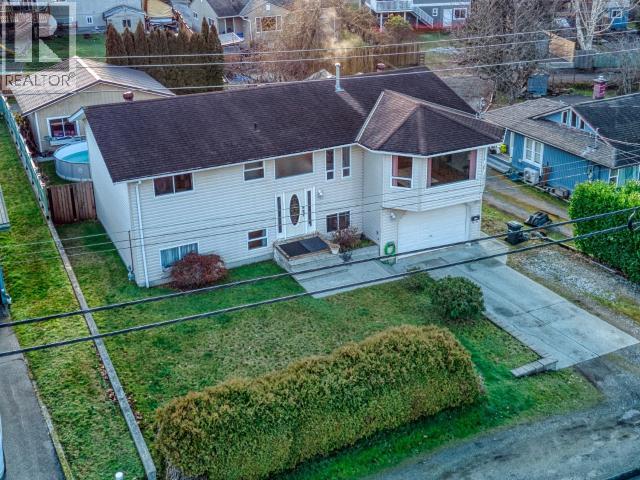 5439 MANSON AVE, Powell River