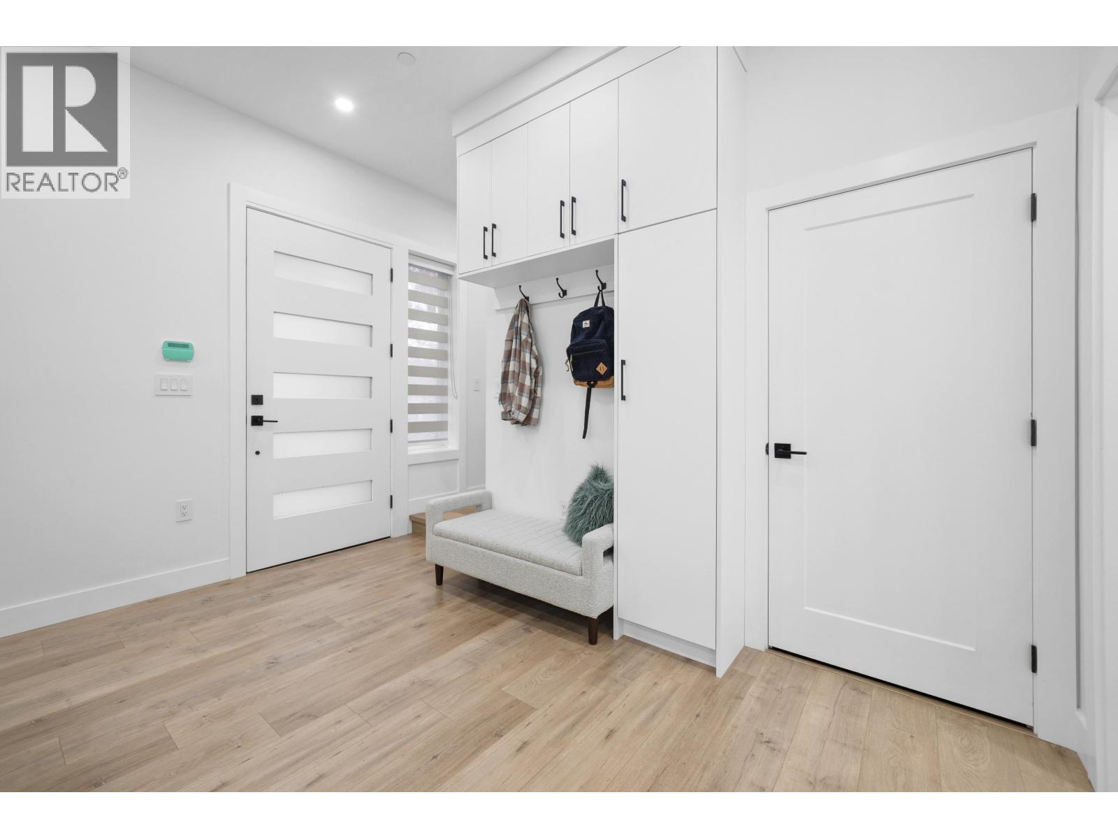 2995 E 17TH AVENUE, Vancouver