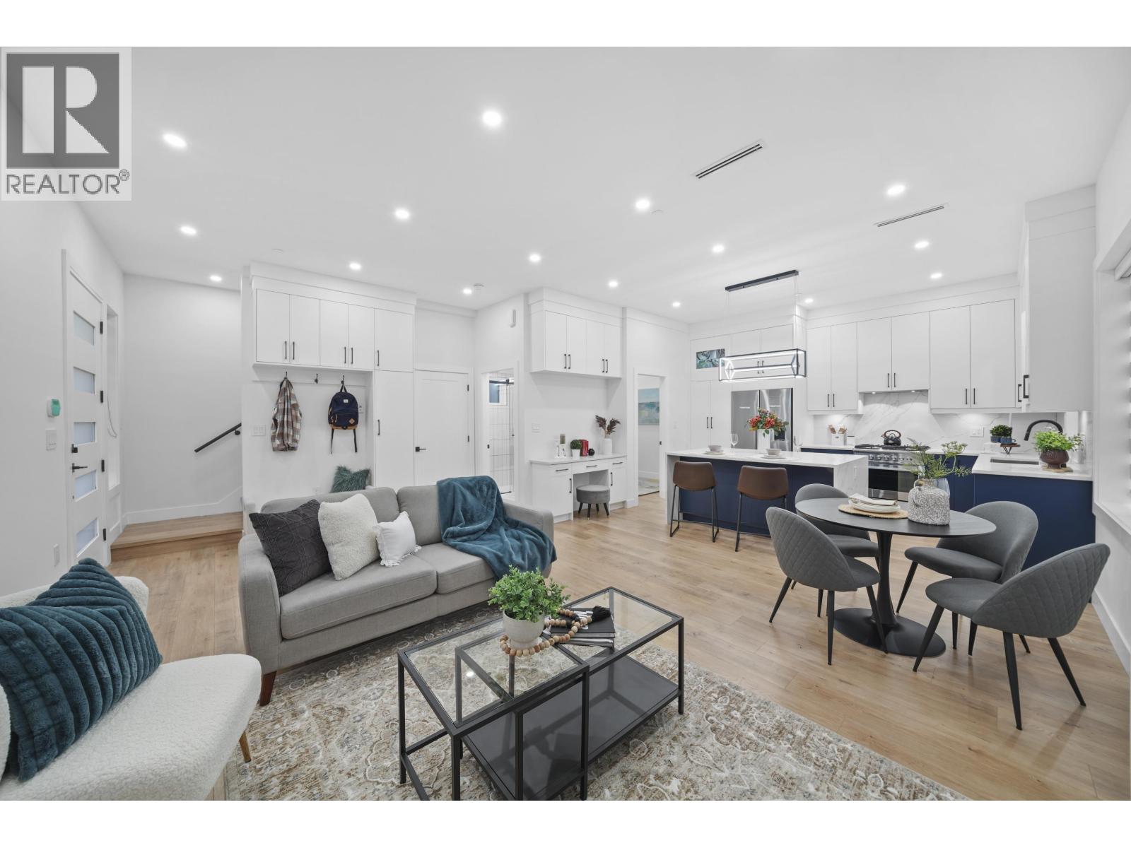 2995 E 17TH AVENUE, Vancouver