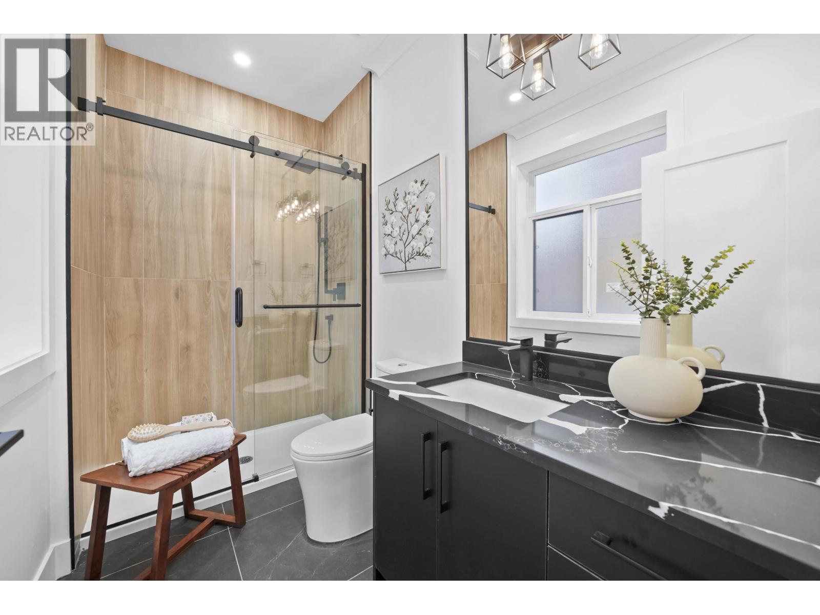 2995 E 17TH AVENUE, Vancouver