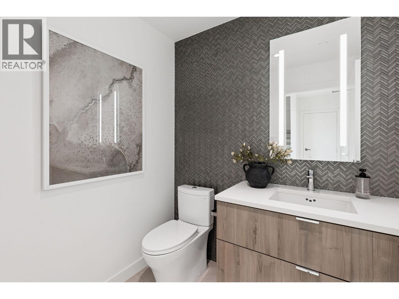 112 755 HARBOURSIDE DRIVE, North Vancouver