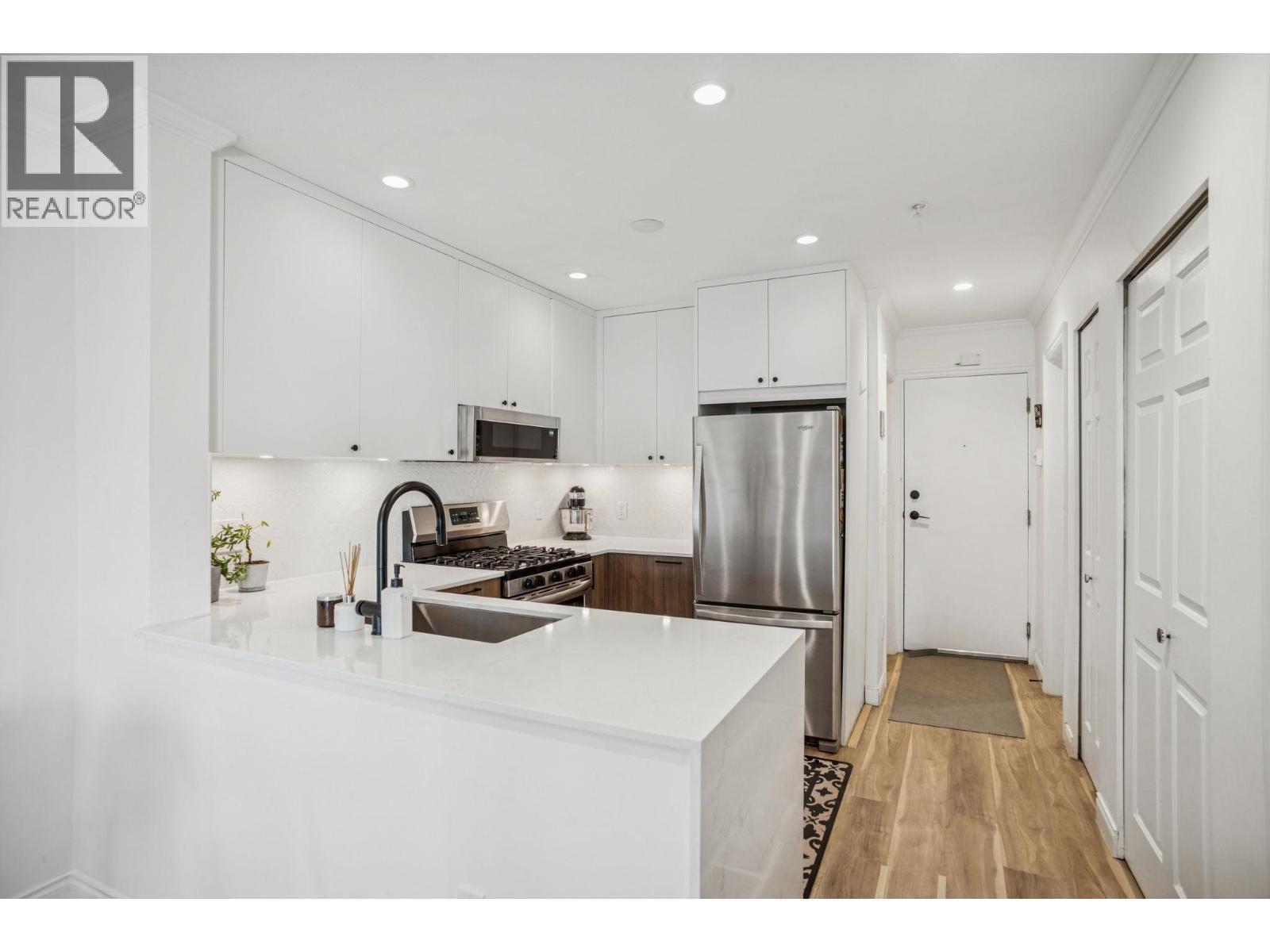 305 688 E 16TH AVENUE, Vancouver