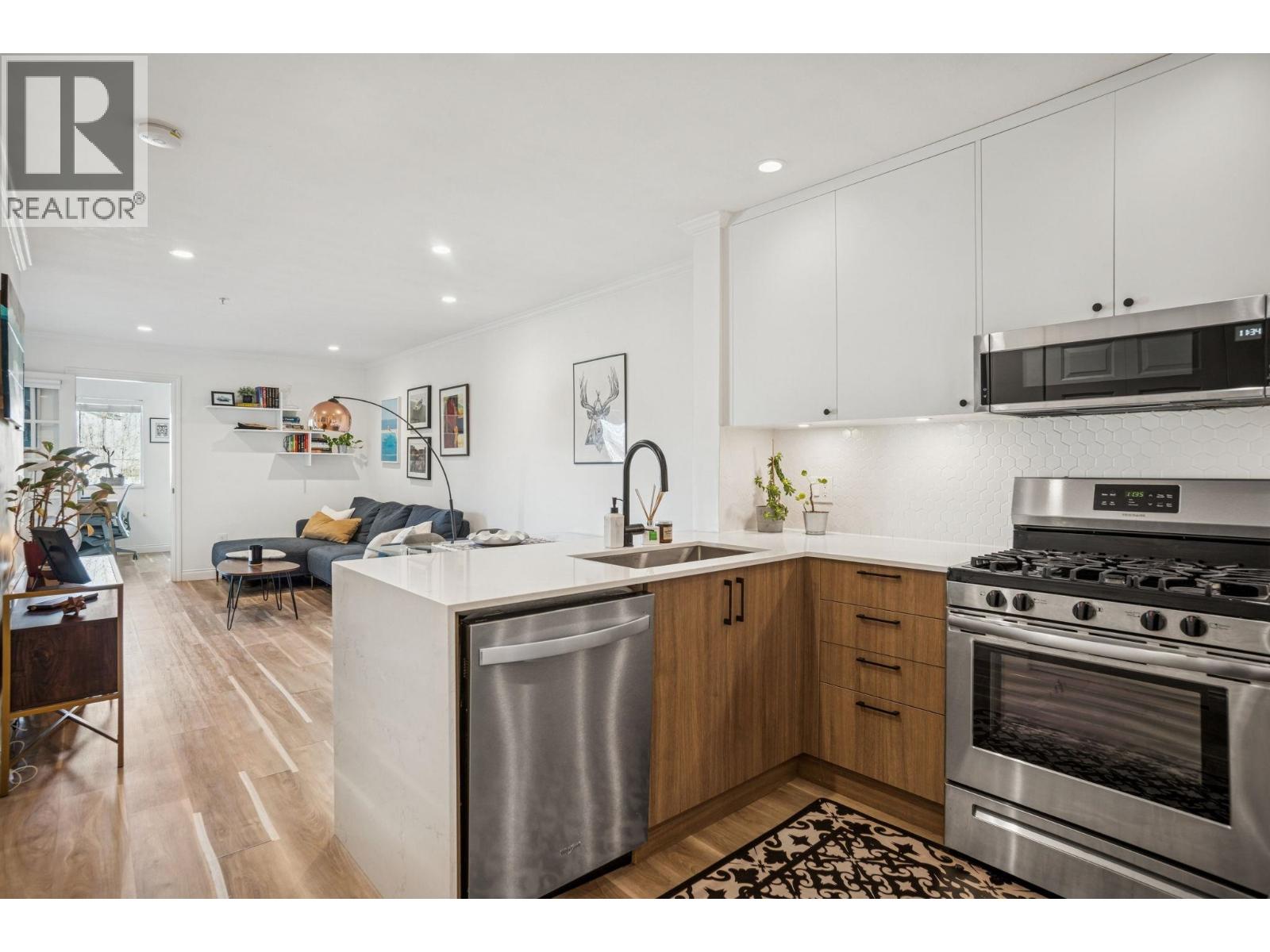 305 688 E 16TH AVENUE, Vancouver