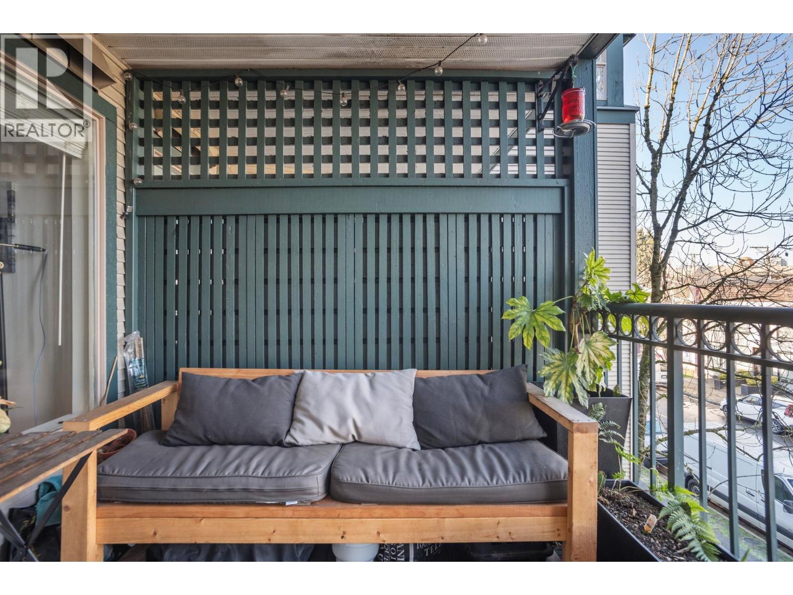 305 688 E 16TH AVENUE, Vancouver