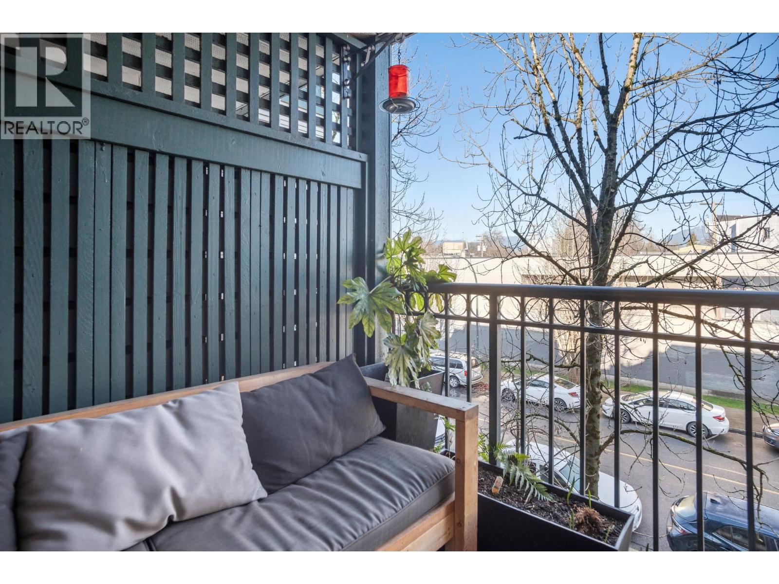 305 688 E 16TH AVENUE, Vancouver