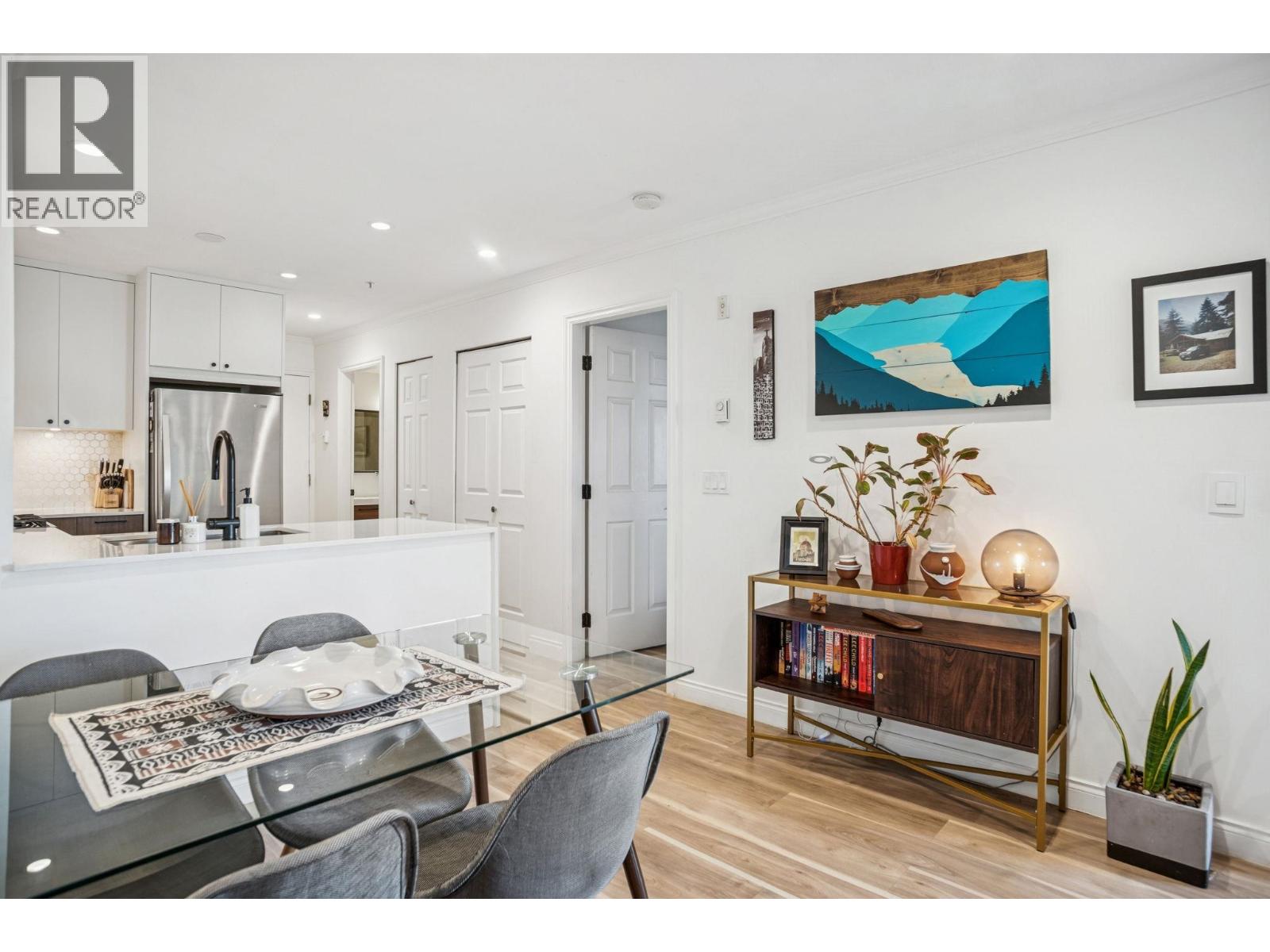 305 688 E 16TH AVENUE, Vancouver