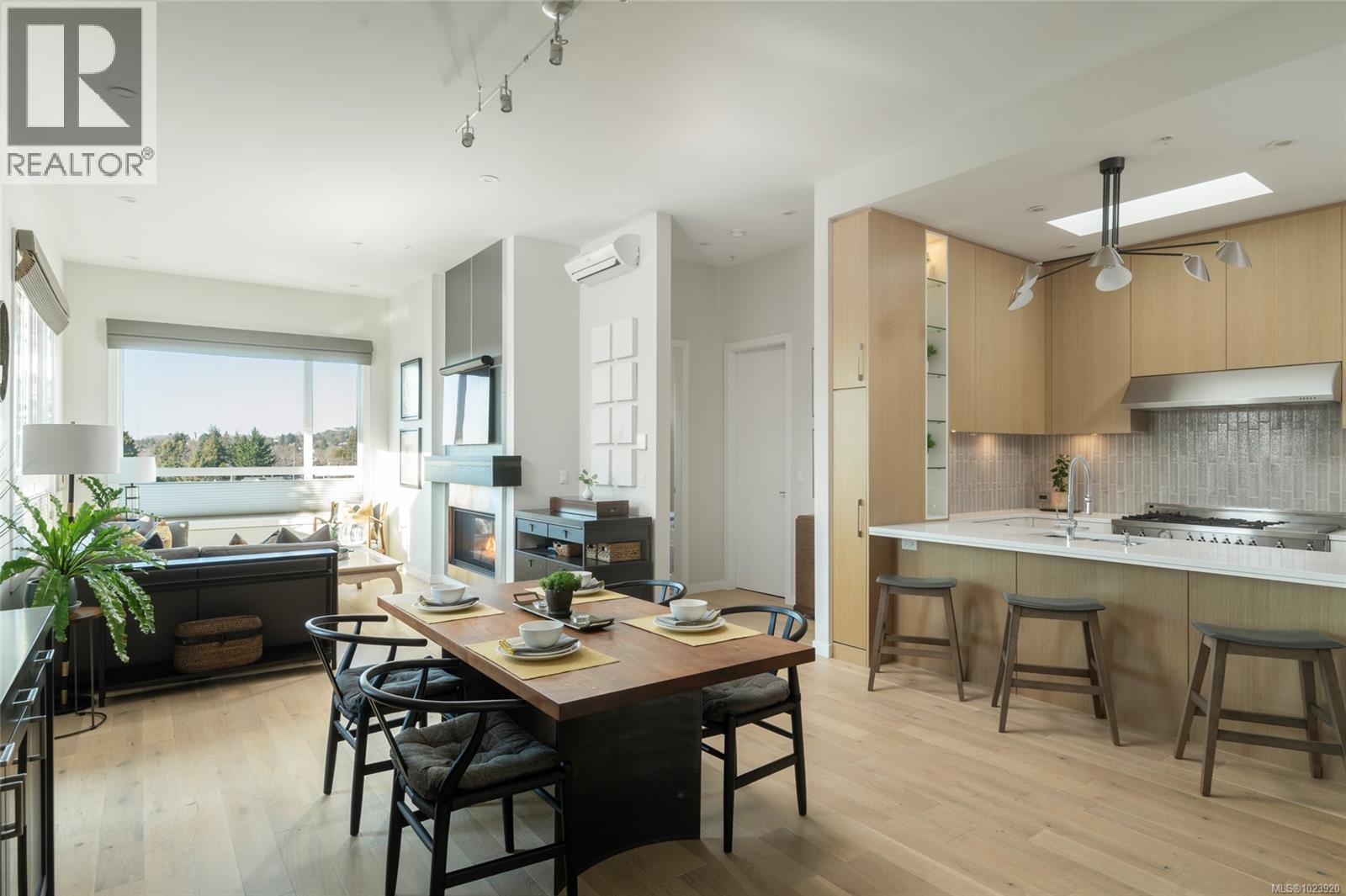 PH5 2285 Bowker Ave, Oak Bay