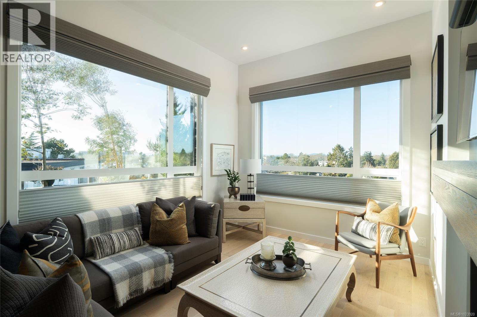 PH5 2285 Bowker Ave, Oak Bay