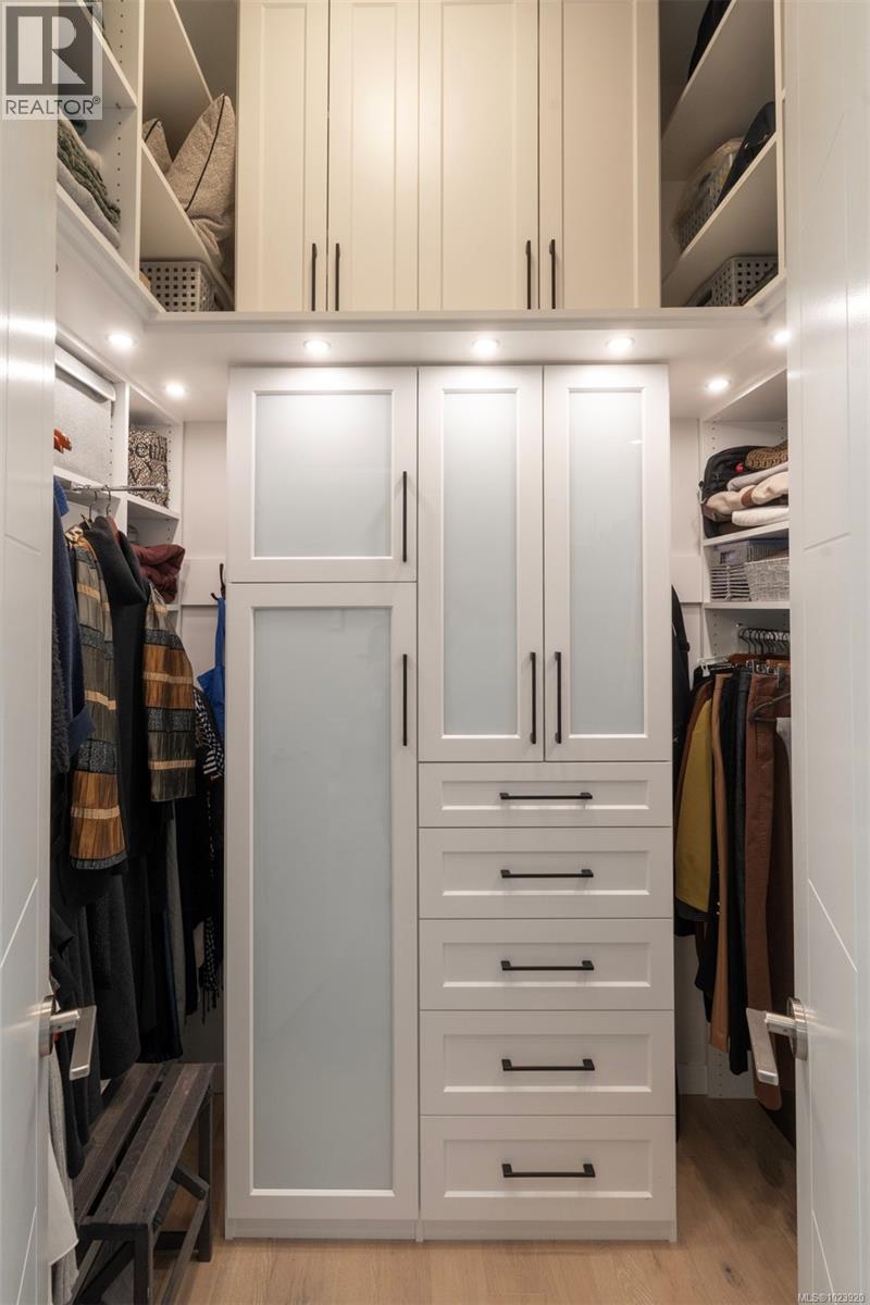 PH5 2285 Bowker Ave, Oak Bay