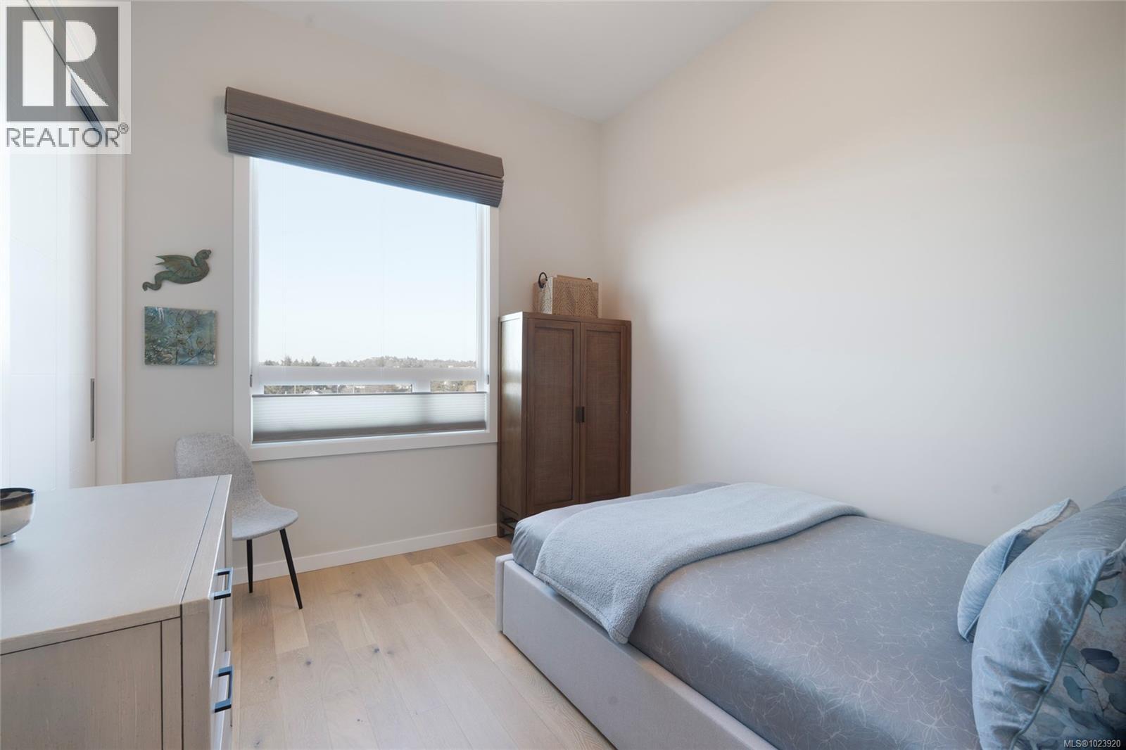 PH5 2285 Bowker Ave, Oak Bay