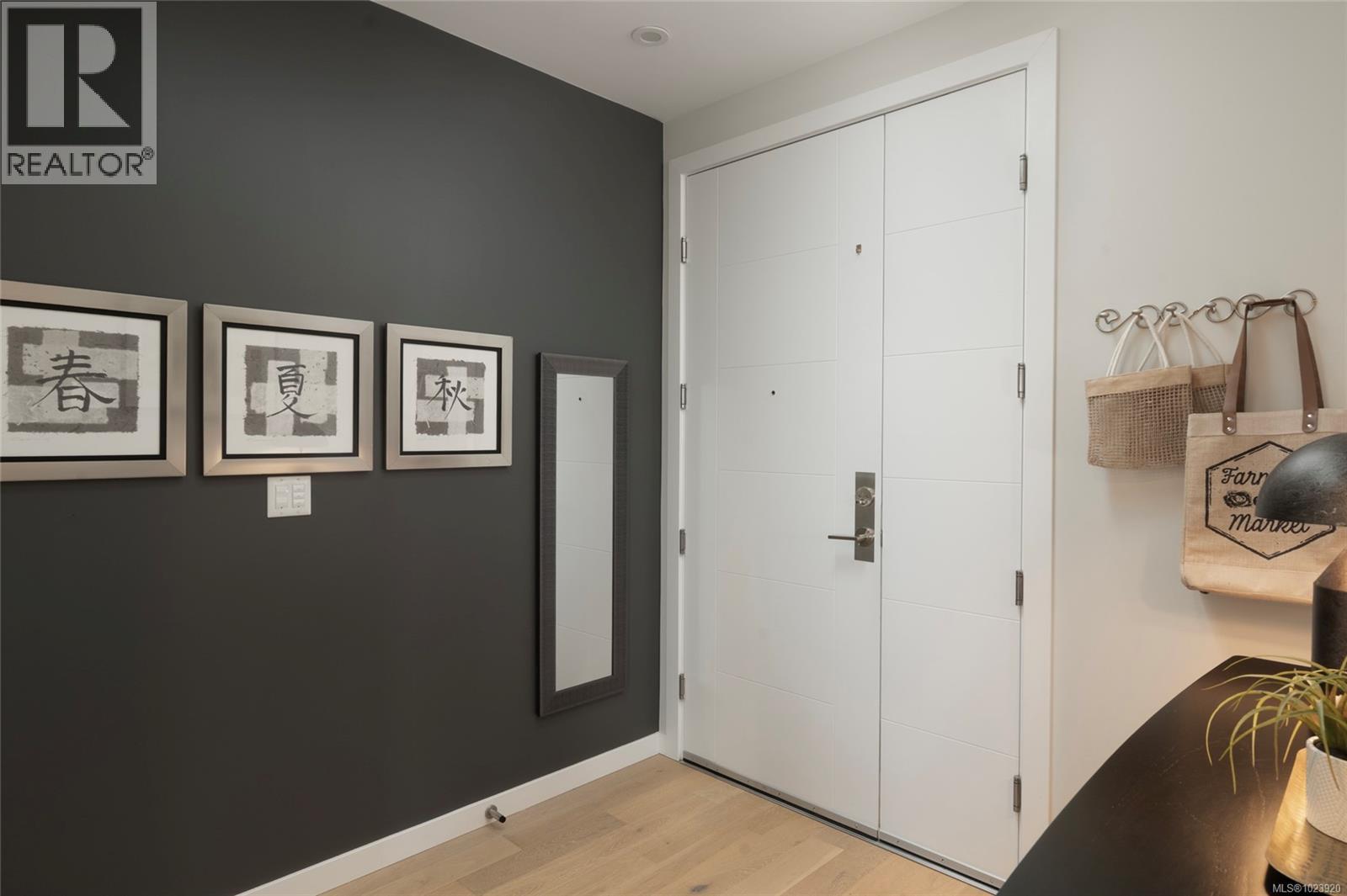 PH5 2285 Bowker Ave, Oak Bay