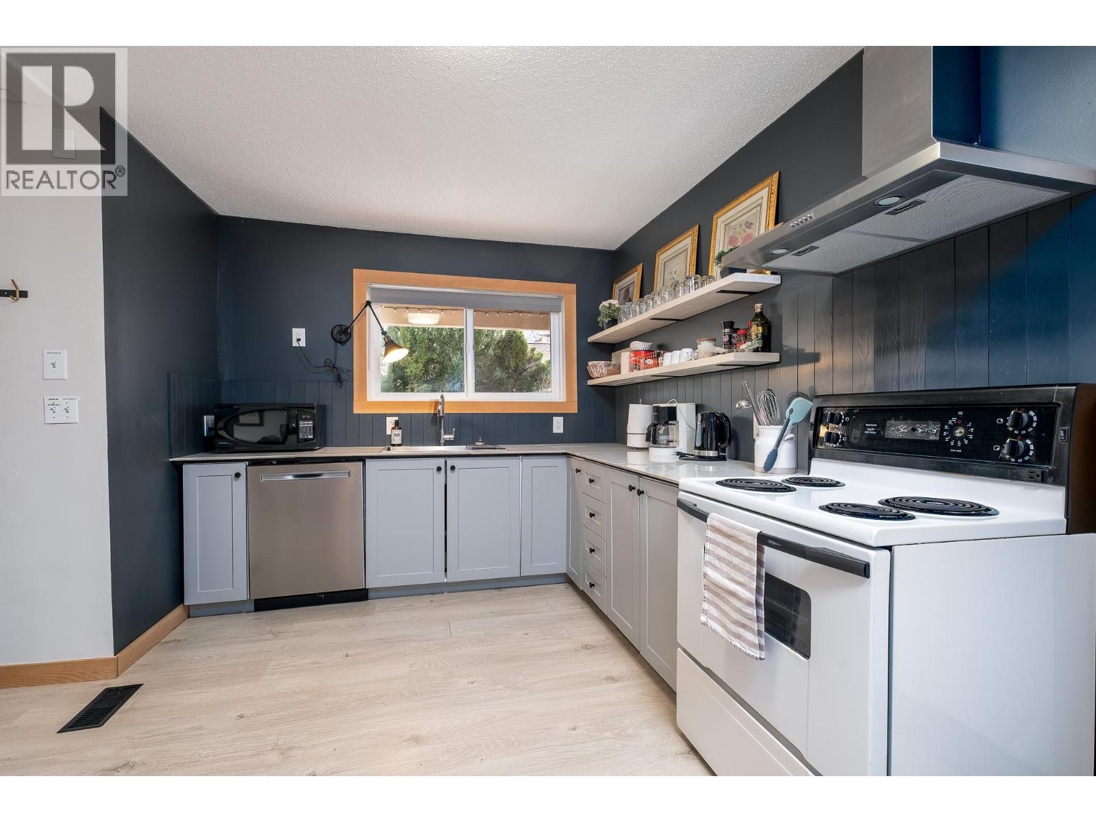 792 Rossland Avenue, Trail