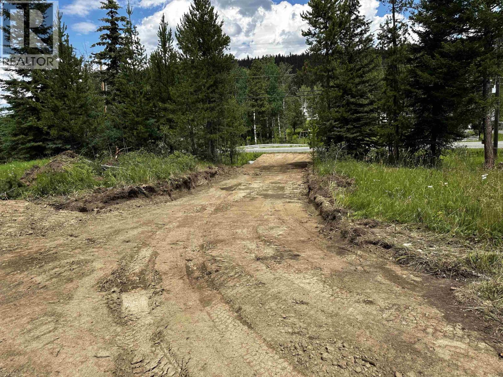 5680 HORSE LAKE ROAD, 100 Mile House