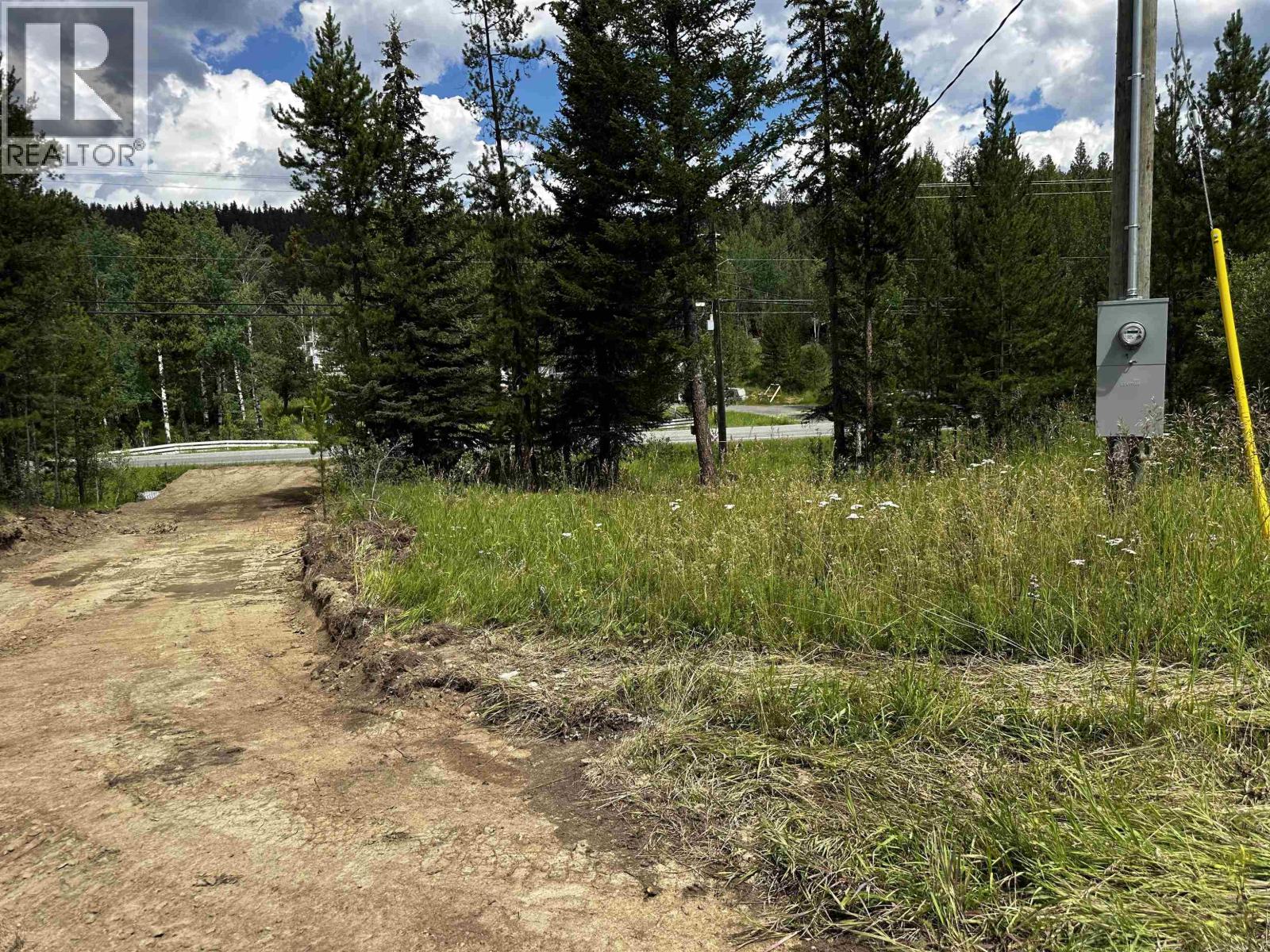 5680 HORSE LAKE ROAD, 100 Mile House