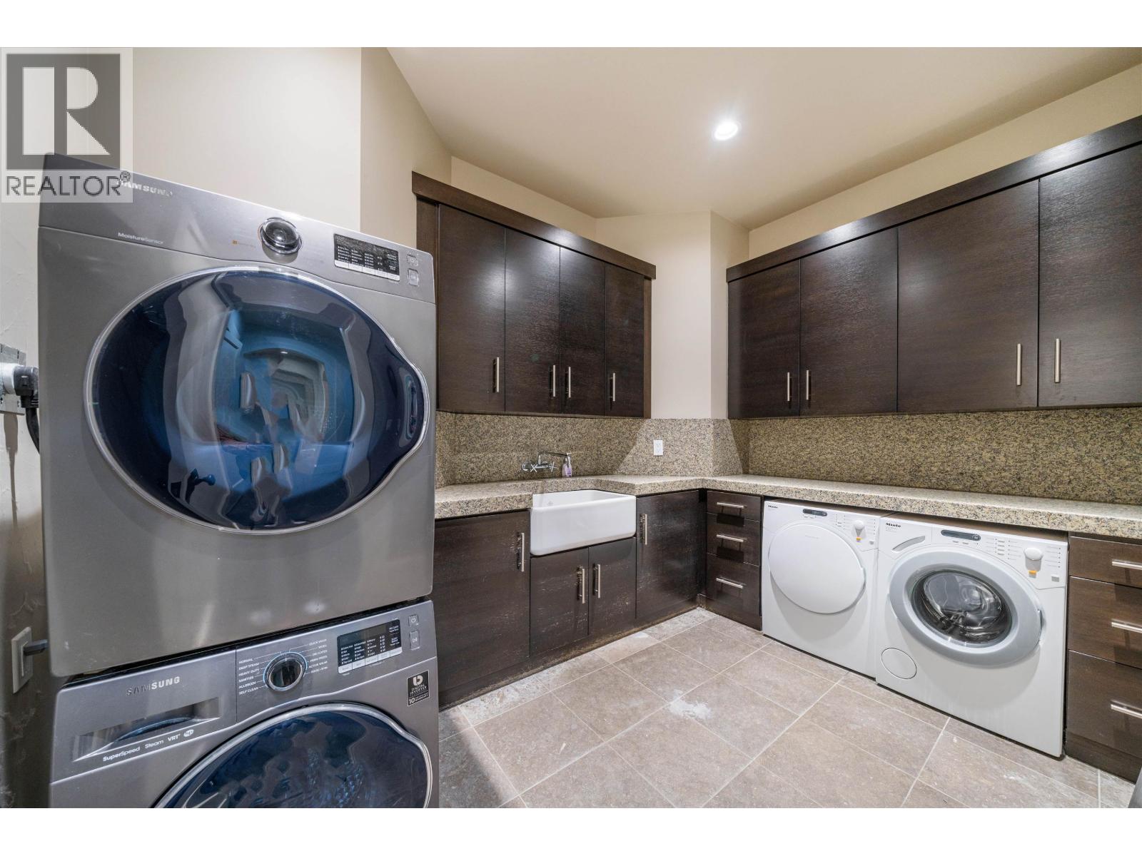 1610 WESBROOK CRESCENT, Vancouver