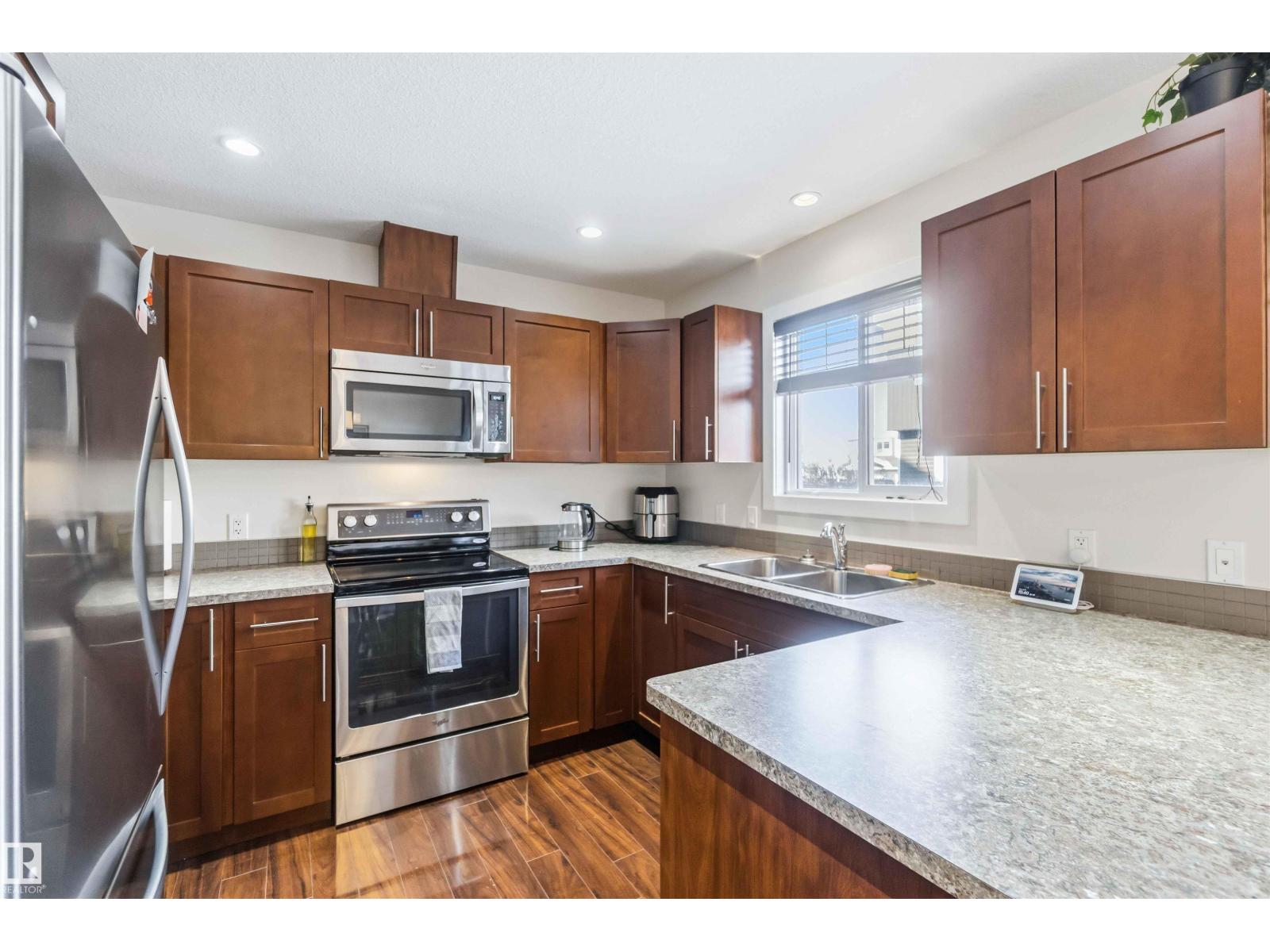 #4 500 GROVE DR, Spruce Grove