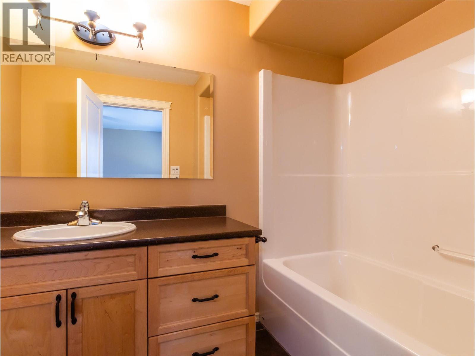 1810 23 Street NE, Salmon Arm