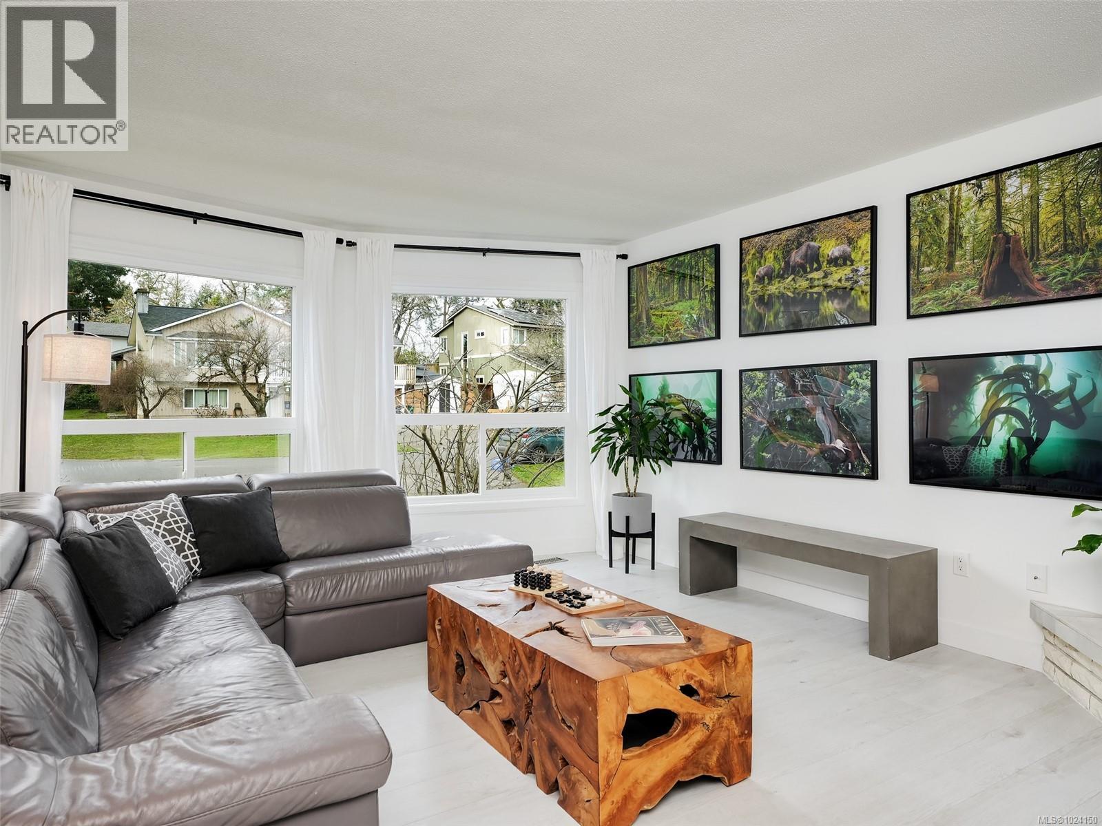 1091 Baldwin Pl, Saanich