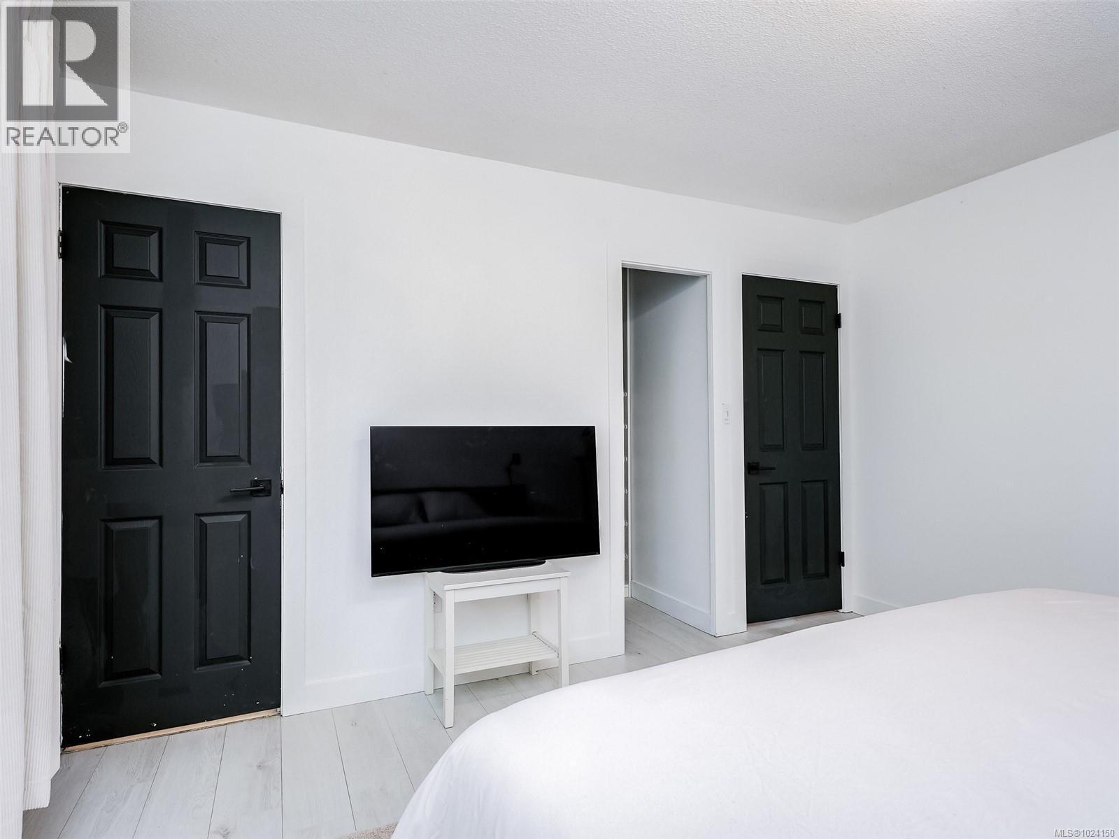 1091 Baldwin Pl, Saanich