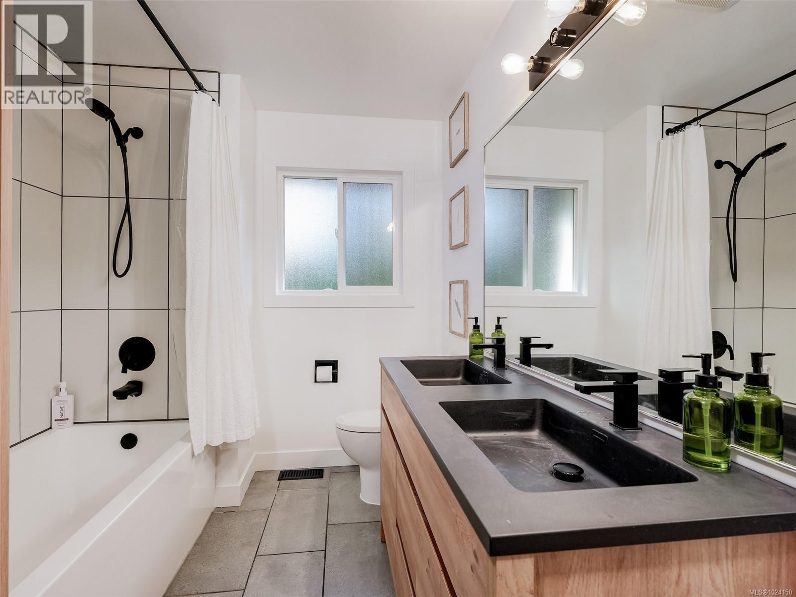 1091 Baldwin Pl, Saanich