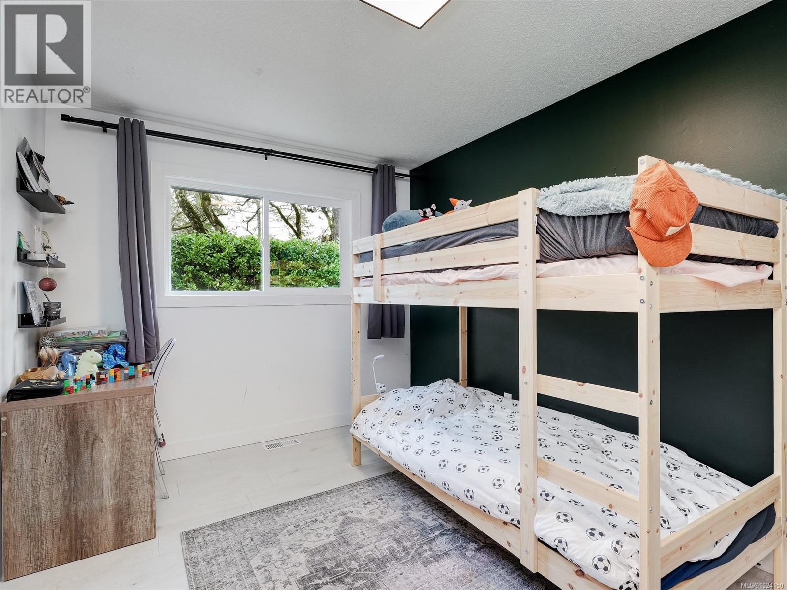 1091 Baldwin Pl, Saanich