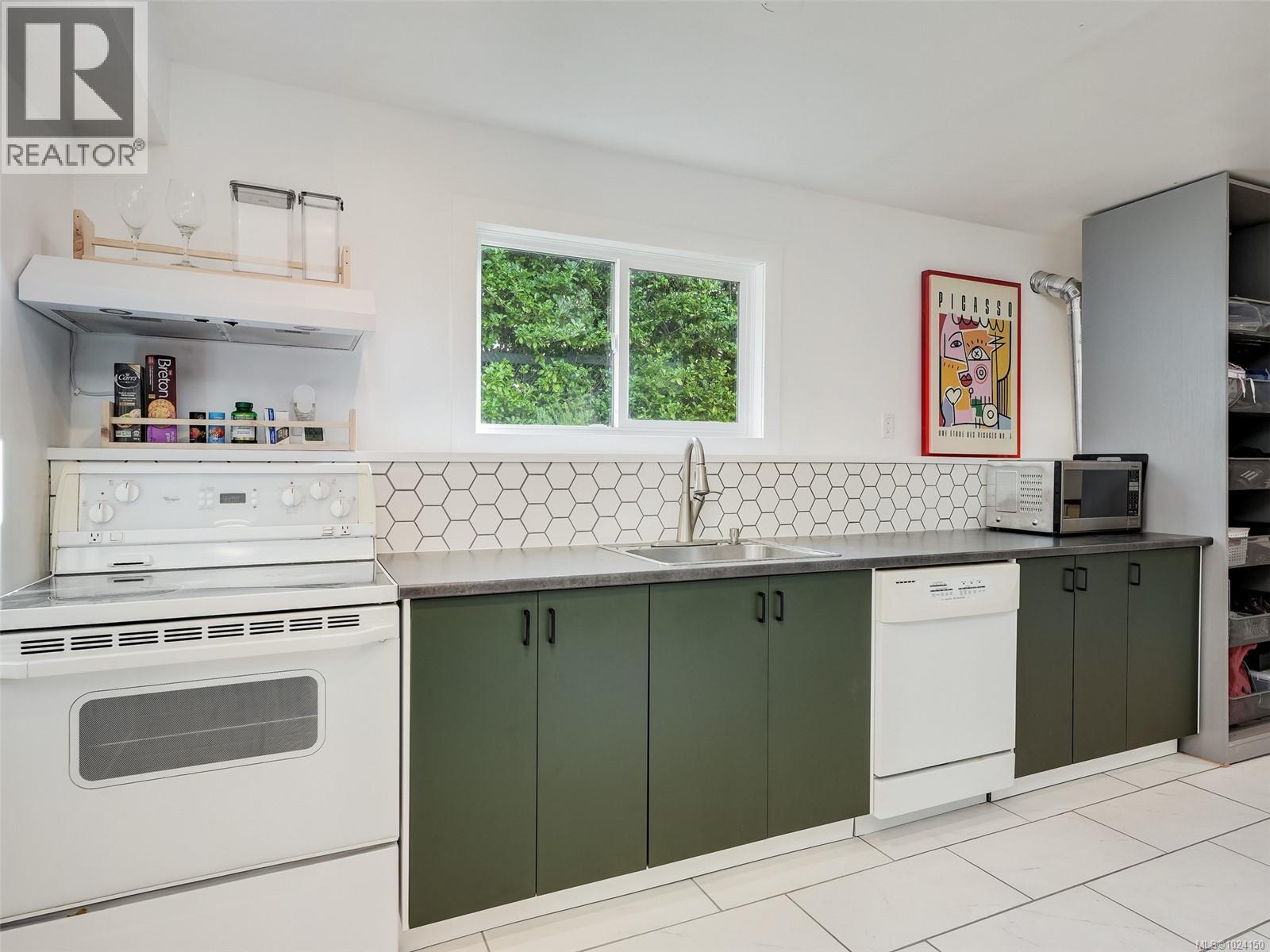 1091 Baldwin Pl, Saanich