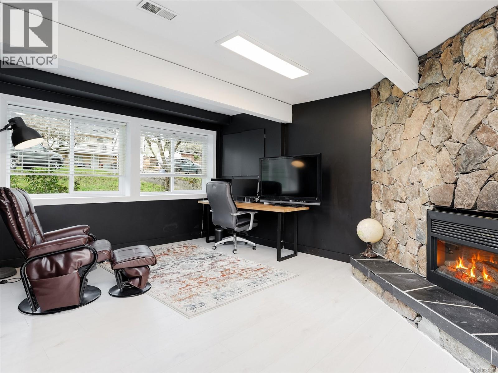 1091 Baldwin Pl, Saanich